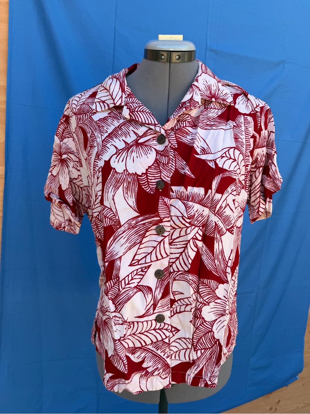 Hilo Hattie Red and White Hawaiian Button-Up